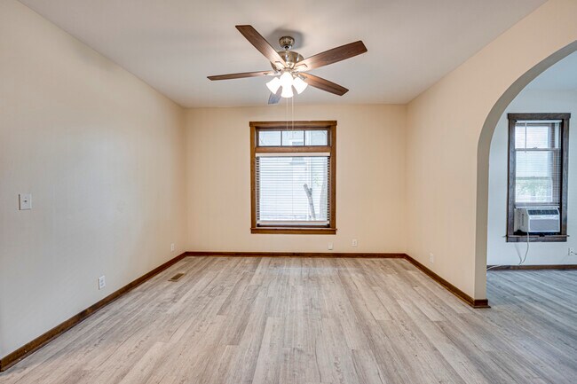 Building Photo - 451 Marion Ave