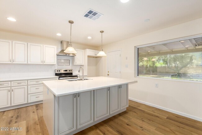 Building Photo - 1211 W Hayward Ave