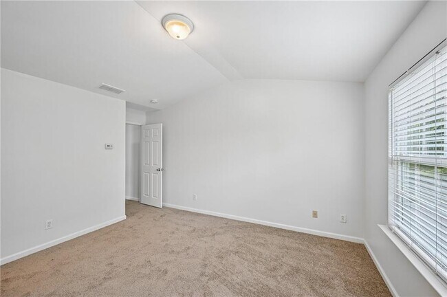 Building Photo - 725 Crestwell Cir