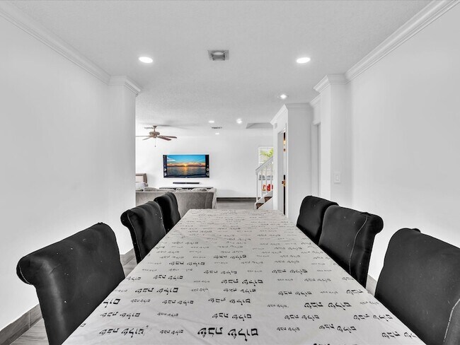 Building Photo - 7145 Crescent Creek Pl