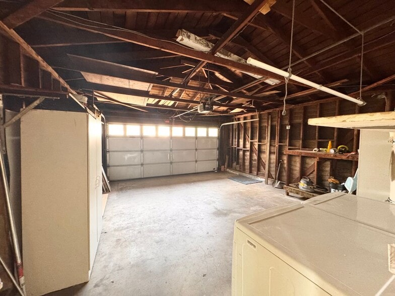 Building Photo - 2312 Connor Ave