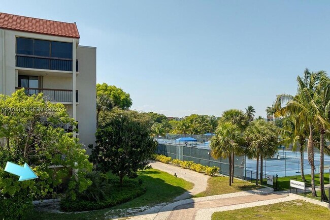 Building Photo - 825 Egret Cir