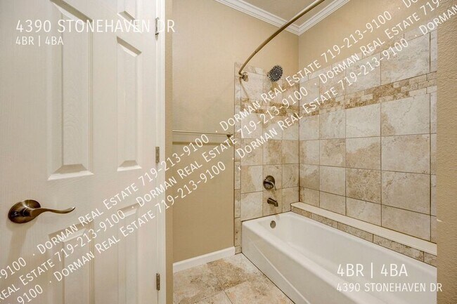 Building Photo - 4390 Stonehaven Dr