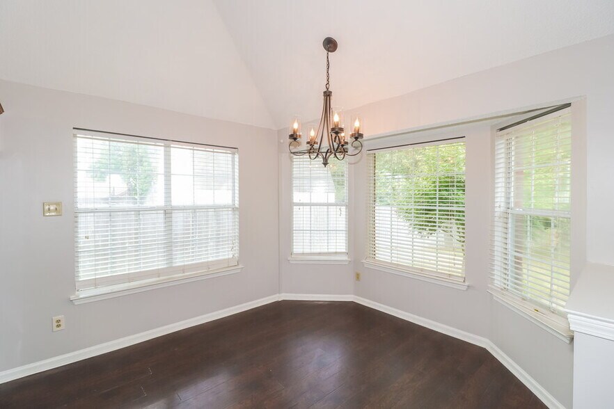 Building Photo - 170 Oaksedge Dr