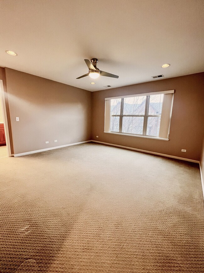 Building Photo - 742 Summit Ln