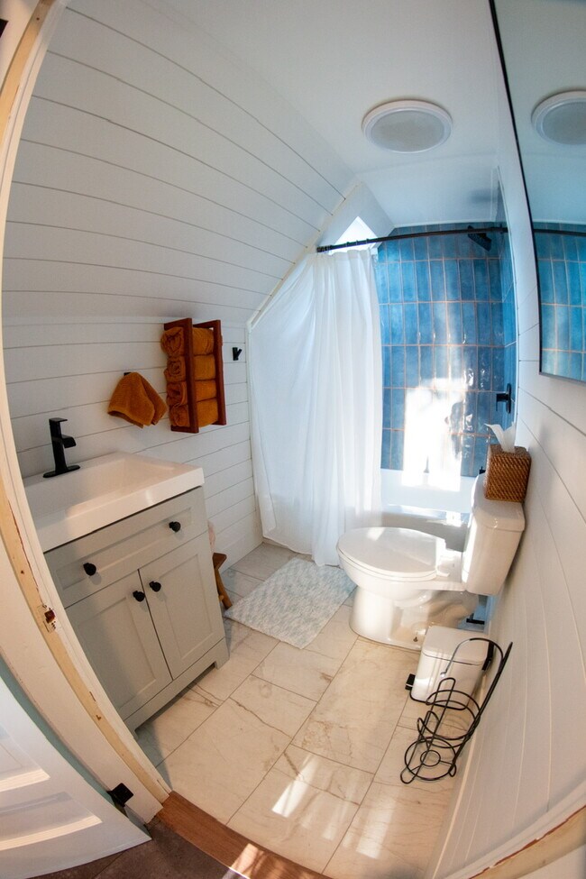 Building Photo - 36 Irving St