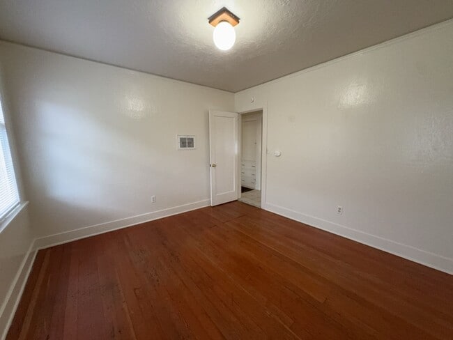 Building Photo - Sit out with your pet on the patio of this Arcata home!