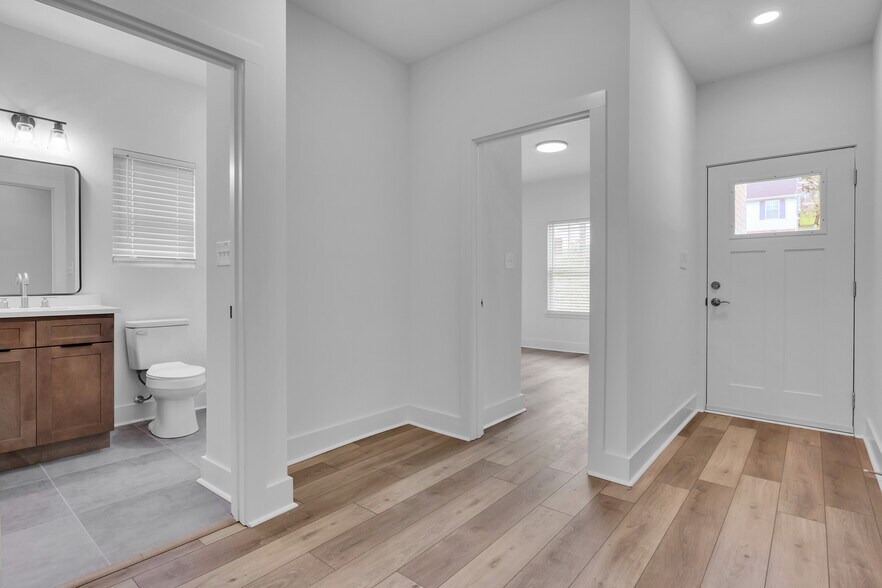 Building Photo - 7413 Westridge Dr