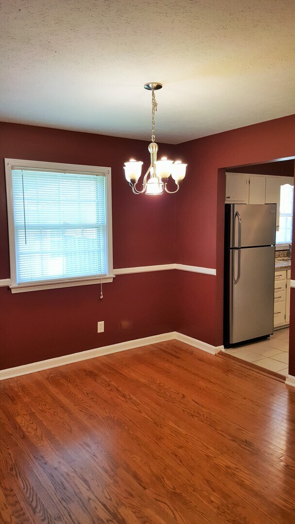 Building Photo - Great, 3 Bedrooms, 1.5 Baths, Brick Ranch ...