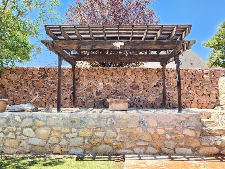 Building Photo - 3637 Tierra Vergel
