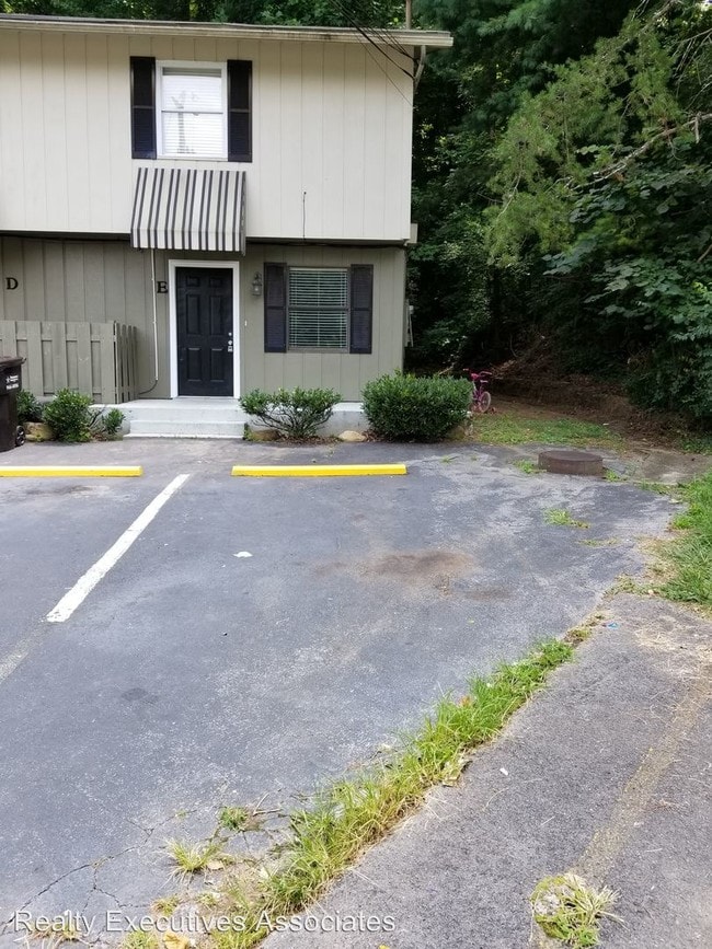 Primary Photo - 801 Teaberry Ln