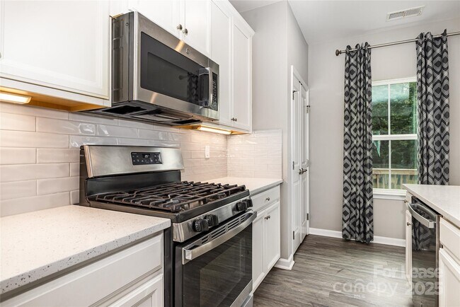 Building Photo - 2523 Grantham Place Dr