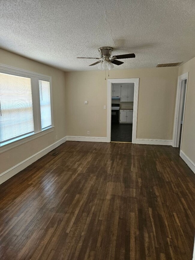 Building Photo - 201 N Sylvan Dr