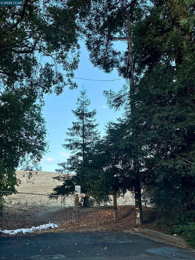 Building Photo - 520 Dawkins Dr