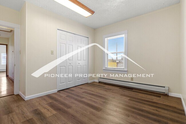 Building Photo - Charming 2 Bedroom Single Family Home