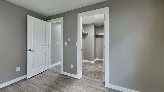 Building Photo - 1105 S Woodlawn St