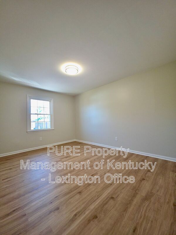 Building Photo - 122 Sycamore Ct