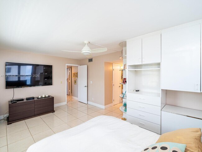 Building Photo - 2401 S Ocean Dr