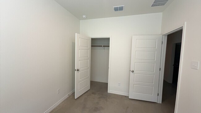 Building Photo - 616 Pacific Crest Trl