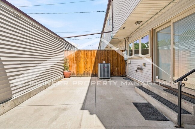 Building Photo - 655 S Xenon Ct