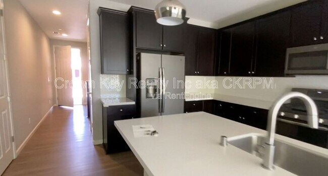 Building Photo - 2254 Middlebury Dr