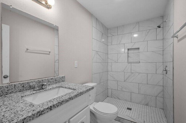 Building Photo - 10118 Norvic St