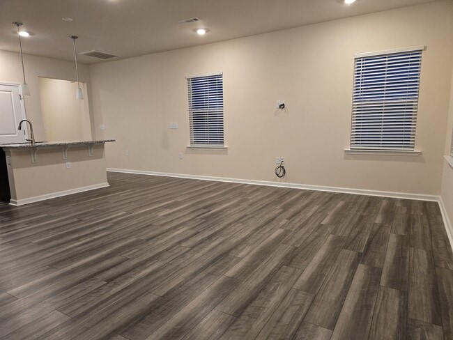 Building Photo - 883 Falls Grove Trl