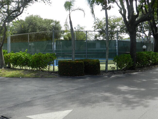 Building Photo - 6307 Bay Club Dr