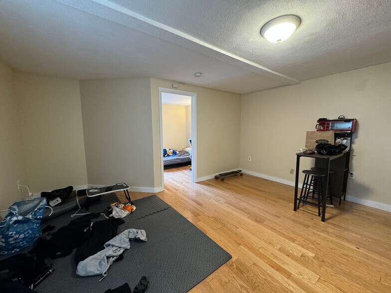 Building Photo - 385 Dorchester St