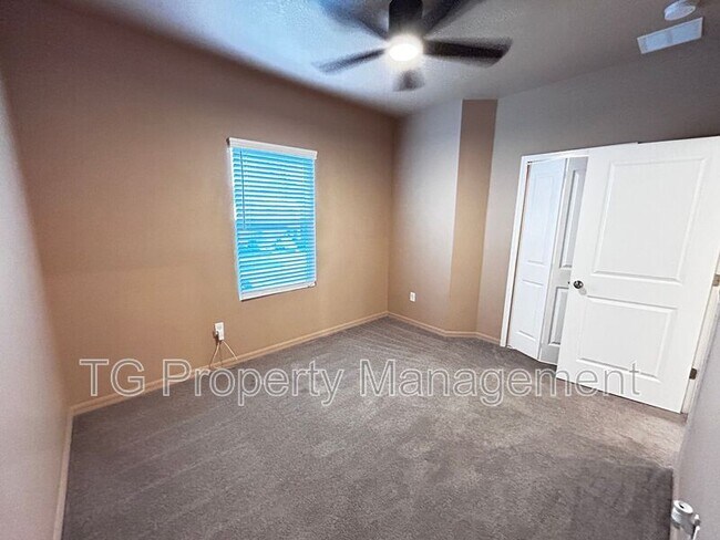 Building Photo - 379 Annies Pl
