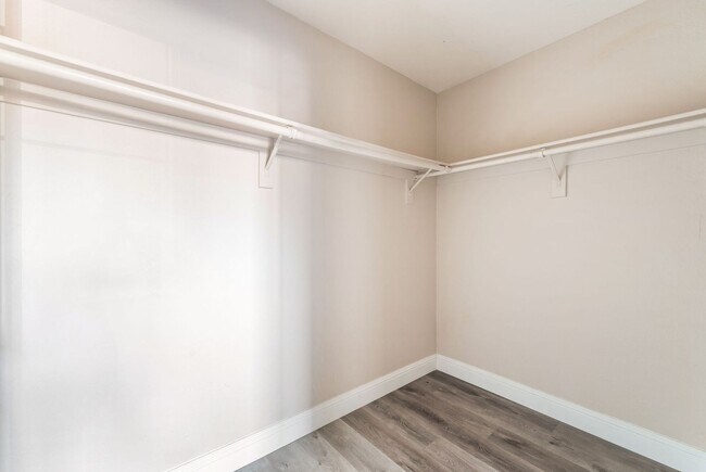 Building Photo - Stylish & Cozy Home with Fireplace in Gated Community!