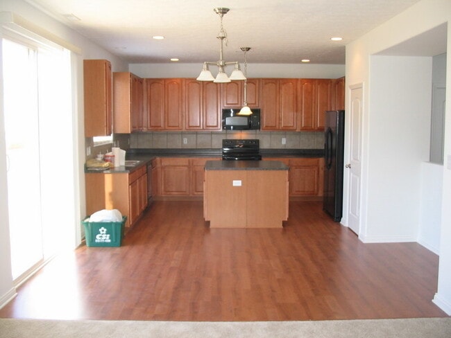 Building Photo - Fishers 4BDRM, 2.5BA home near Hamilton To...