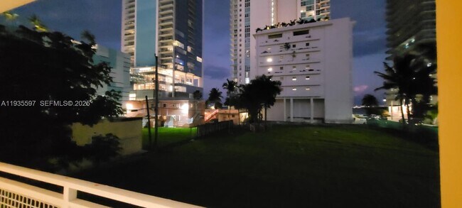 Building Photo - 471 NE 25th St