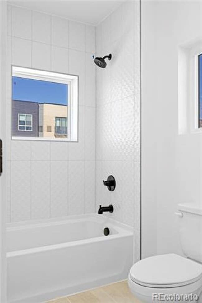 Building Photo - First Month on Us!  Gorgeous Contemporary ...