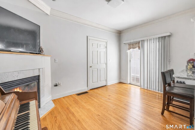 Building Photo - 240 Highland Ave