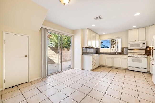 Building Photo - Spacious 4BR Home with Main-Level Primary Suite & No HOA!