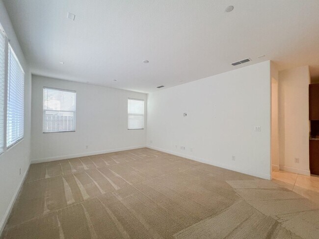 Building Photo - Spacious 4 Bd 3 Bath Home in Elk Grove