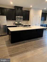 Building Photo - 111 Almond Dr