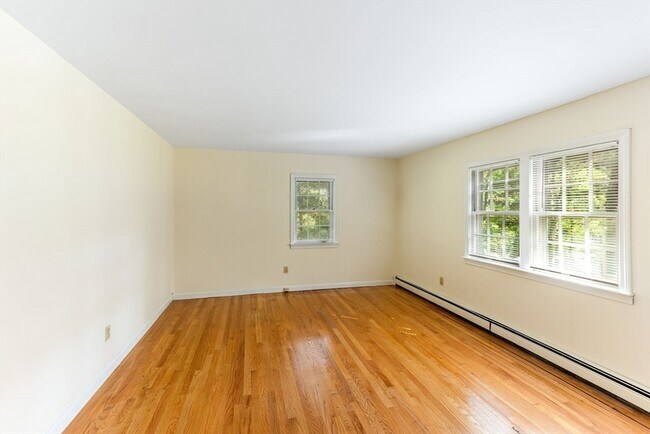 Building Photo - 49 Bramblebush Dr