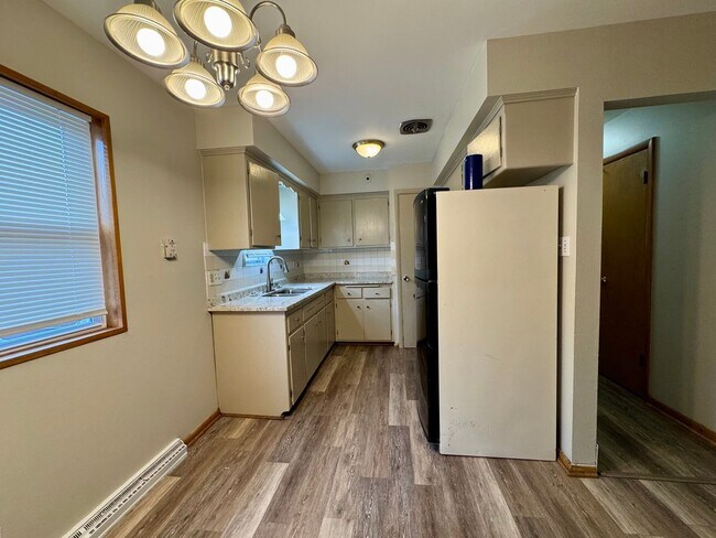 Building Photo - 3952 S 43rd St