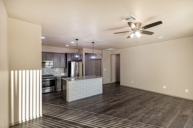 Building Photo - 901 Adams Ave