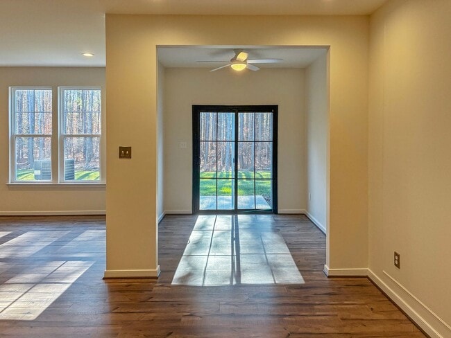 Building Photo - 4 Bedroom, 3.5 Bathroom in Magnolia Green