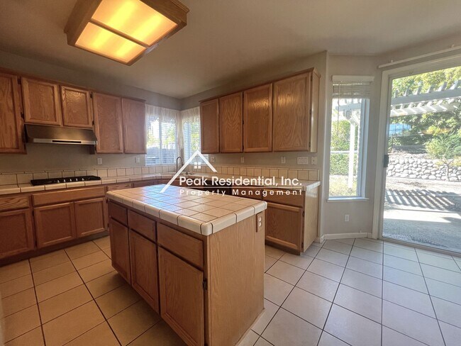 Building Photo - Spacious 4bd/3ba Folsom Home!