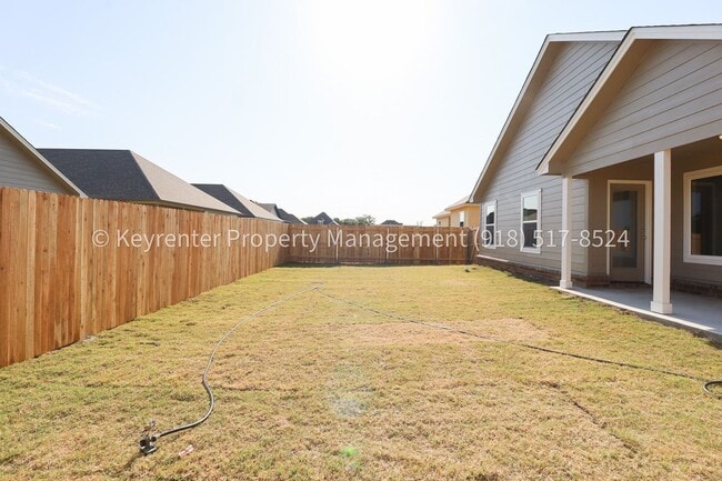 Building Photo - Gorgeous New Construction Home 4 Bed 2 Bath in Broken Arrow!