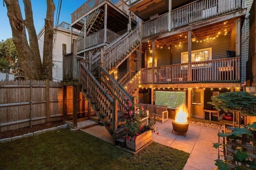 Building Photo - 256 E St