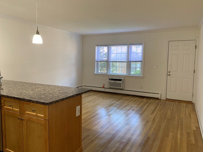 Livingroom - 1Bd 1Ba - Grover Cleveland Apts.