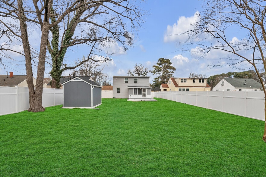 Building Photo - 8 E Preston St