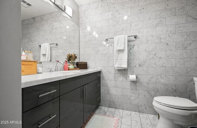 Building Photo - 7167 E Rancho Vista Dr