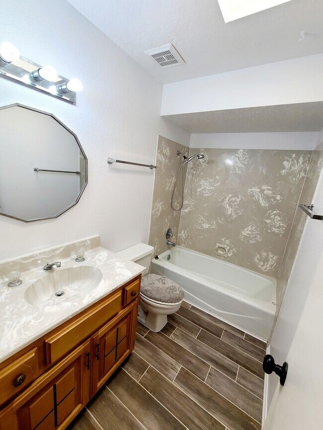 Building Photo - Coming August 11th, 2026! 2 bed 2 bath townhome! Must See!!