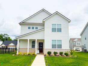 Building Photo - 4 Bedroom 2 1/2 Bathroom Home